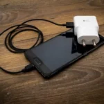 Joven de 17 años muere electrocutado mientras cargaba su celular en la Región de Ñuble