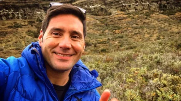 Pancho Saavedra se querella contra extrabajadora que tuvo mil días de licencia y viajó al extranjero