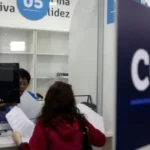 Expulsan a más de 200 médicos extranjeros por emitir licencias médicas falsas en Chile