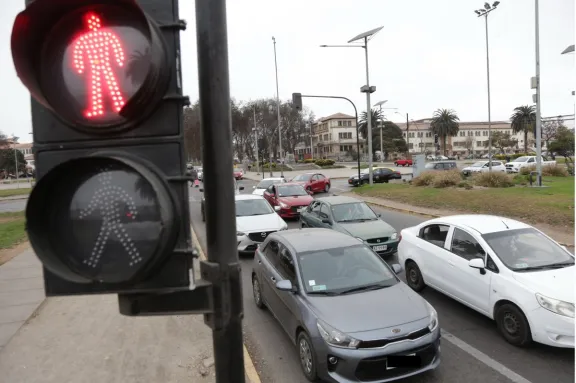 Así serán las nuevas patentes en Chile: más combinaciones y una inédita patente verde para autos eléctricos