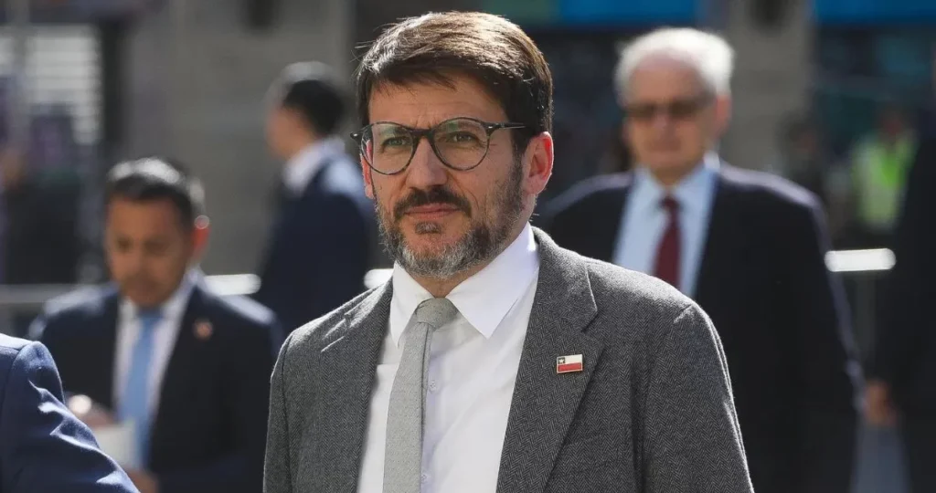 Ministro de Energía descartó renunciar tras error en cuentas de luz