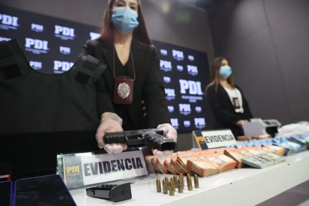La caída de la "mafia china" que operaba en Meiggs: 27 orientales y un carabinero entre los detenidos
