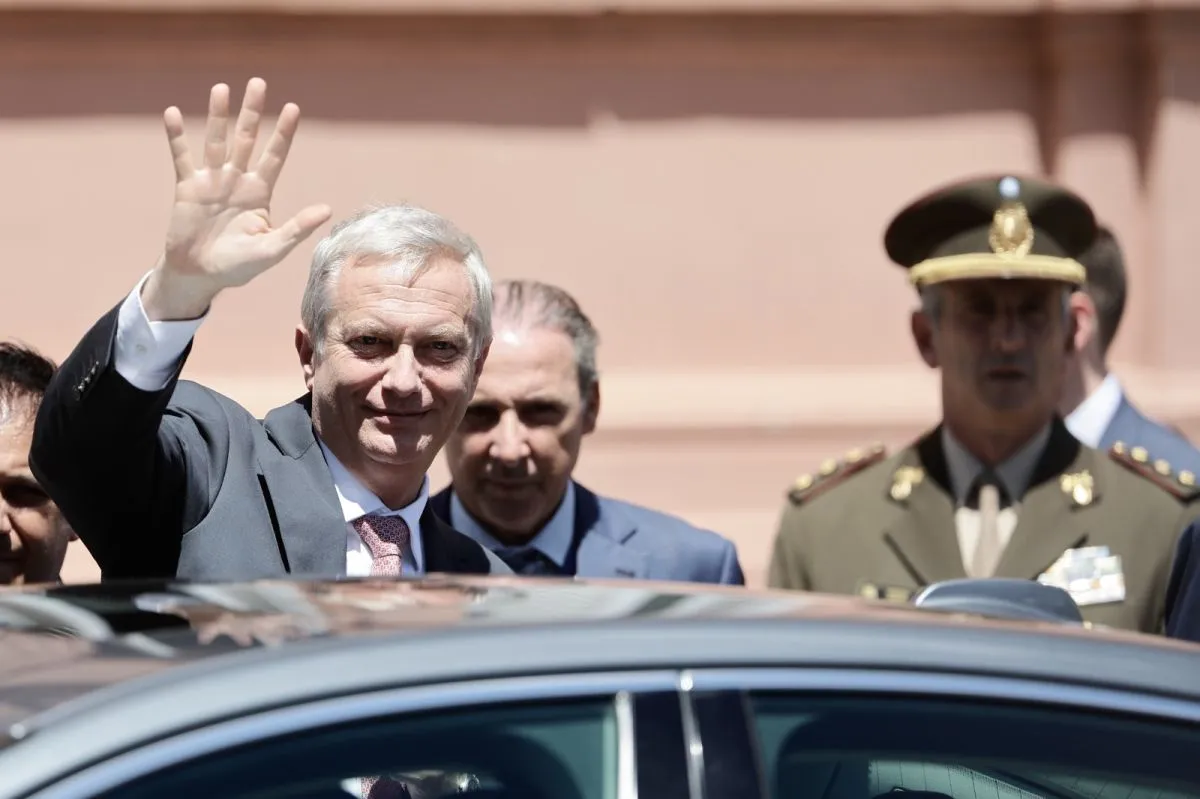 Migrantes irregulares no tendrían acceso a ayudas sociales en Gobierno de Kast