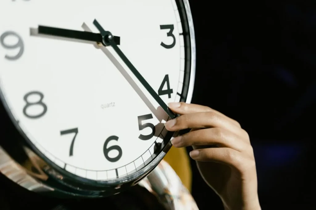 Cambio de hora 2026: esta es la fecha en que los relojes se atrasarán y comenzará el horario de invierno