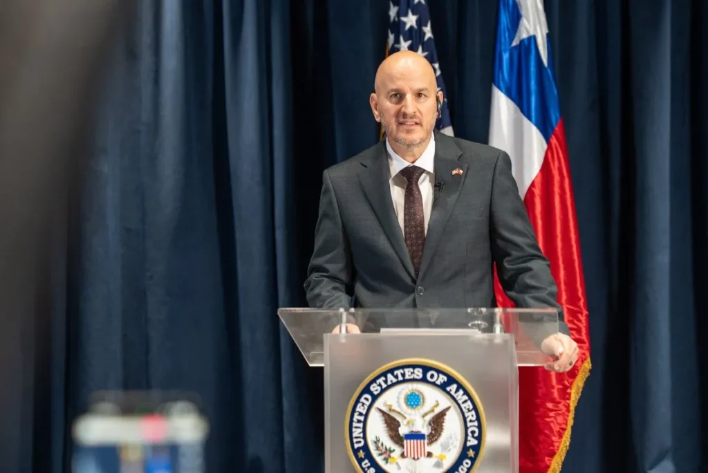 EE.UU defiende revocación de visas y cuestiona respuesta de Chile ante riesgos en telecomunicaciones