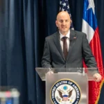 EE.UU defiende revocación de visas y cuestiona respuesta de Chile ante riesgos en telecomunicaciones