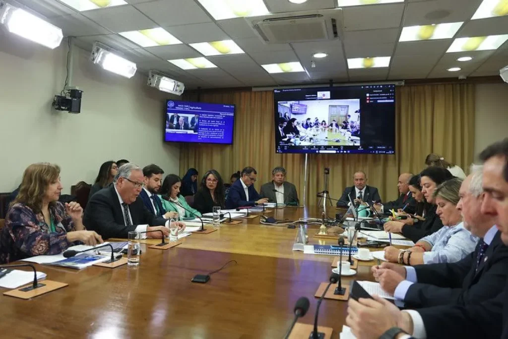 Diputados oficialistas piden excluir a ministerios clave del recorte presupuestario del 3%
