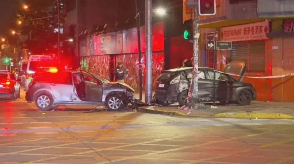Fallece mujer víctima de accidente protagonizado por siete carabineros en Santiago