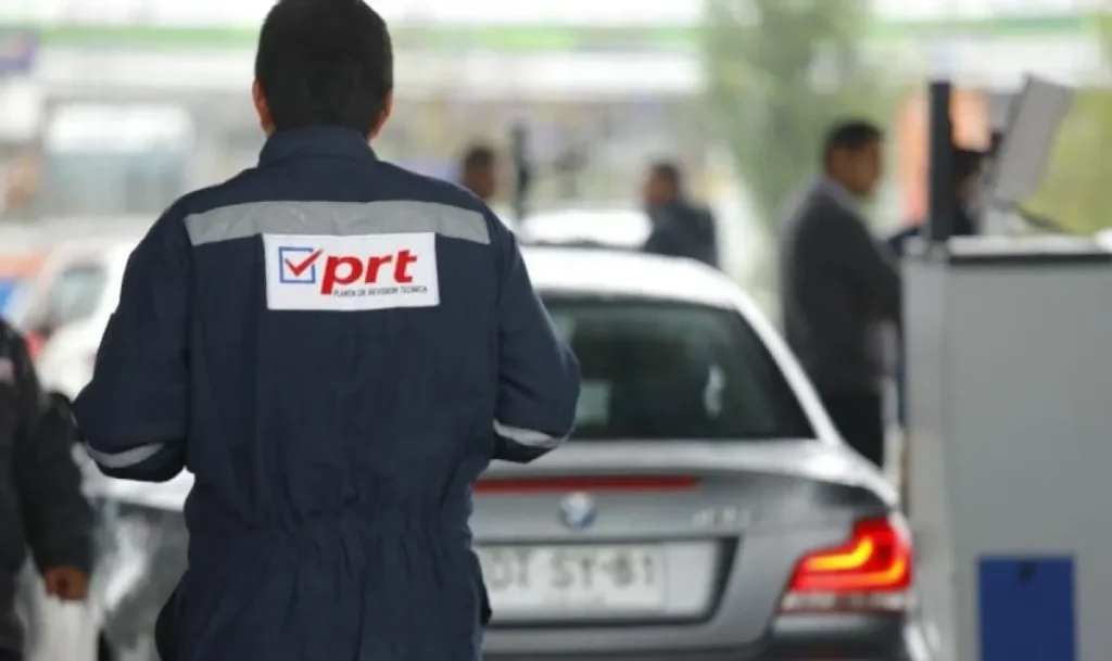 Multas de hasta $104 mil: revisión técnica vehicular es obligatoria