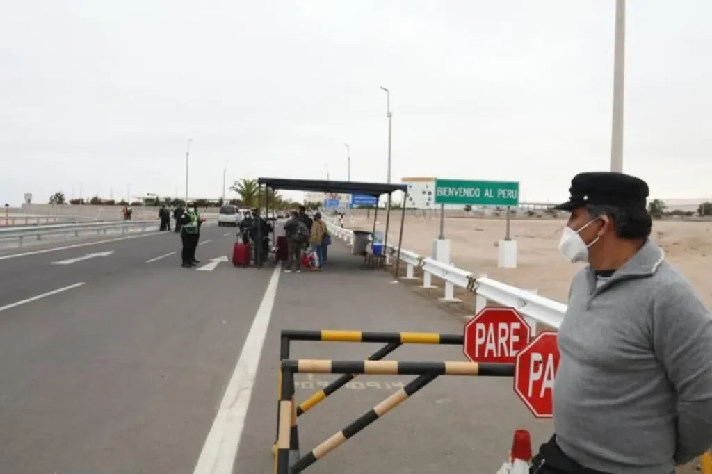 Perú declara en emergencia la zona fronteriza con Chile: será vigilada con drones