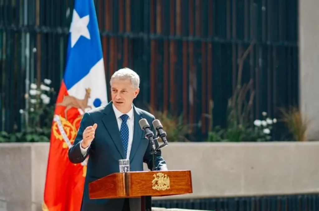 Presidente Kast reconoce "error por desconocimiento” por almuerzo en La Moneda