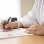 Viajes, fraudes y reposos: nuevo sistema buscará detectar irregularidades en licencias médicas