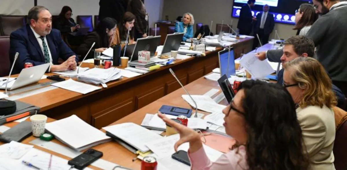Comisión de Hacienda rechaza norma que permitía usar obras protegidas para entrenar IA