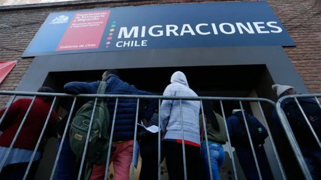 El documento que flexibilizó los requisitos para el ingreso de haitianos a Chile
