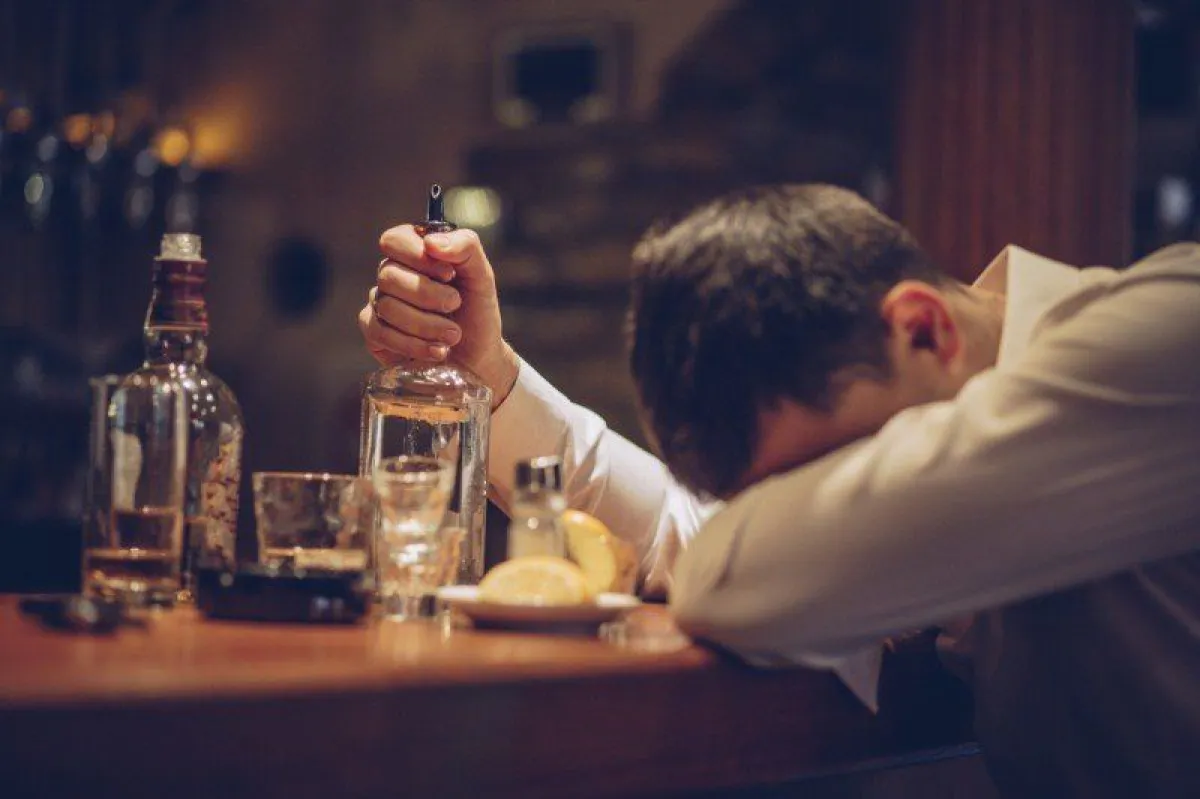 Estudio revela disminución de la mortalidad asociada al consumo de alcohol en Chile