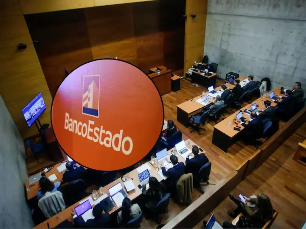 Revelan que funcionaria de BancoEstado también figura entre imputados por red de lavado del Tren de Aragua