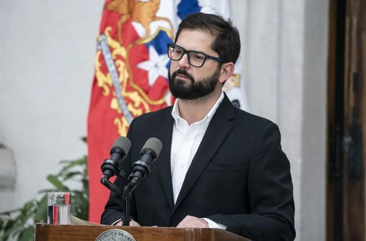 "¿Dónde están las prioridades?": Boric cuestiona embargos a deudores CAE y rechazo al secreto bancario