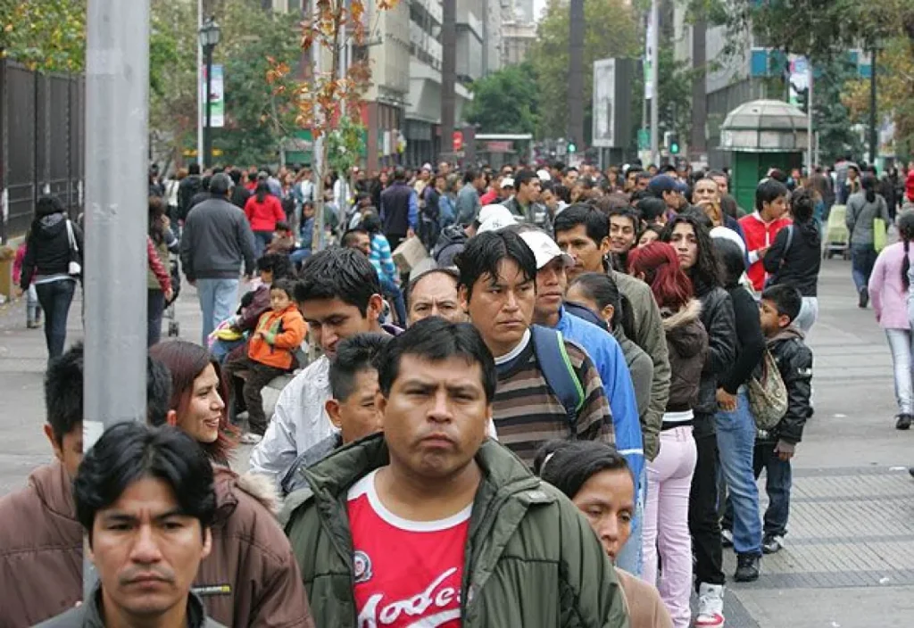 Más de 260 mil peruanos viven en Chile: Santiago concentra la mayor comunidad